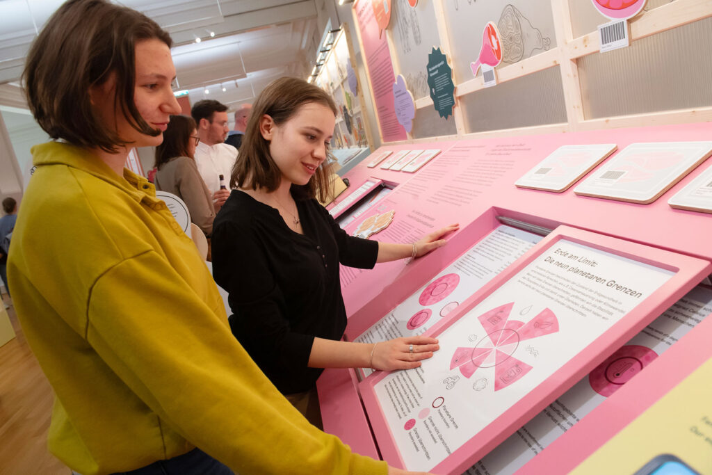 Sattelmühle-Stiftung fördert Ausstellung „What the health“ im Museum Koenig Bonn