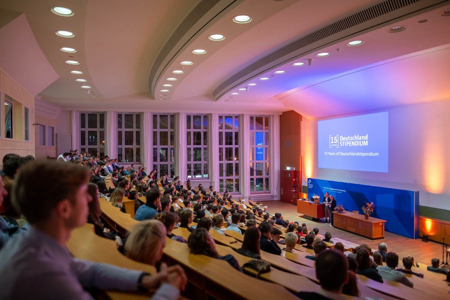 Stipendiatinnen und Stipendiaten der von der Sattelmühle Stiftung geförderten Deutschlandstipendien bei der Preisverleihung an der TU Dresden am 30. Januar 2026