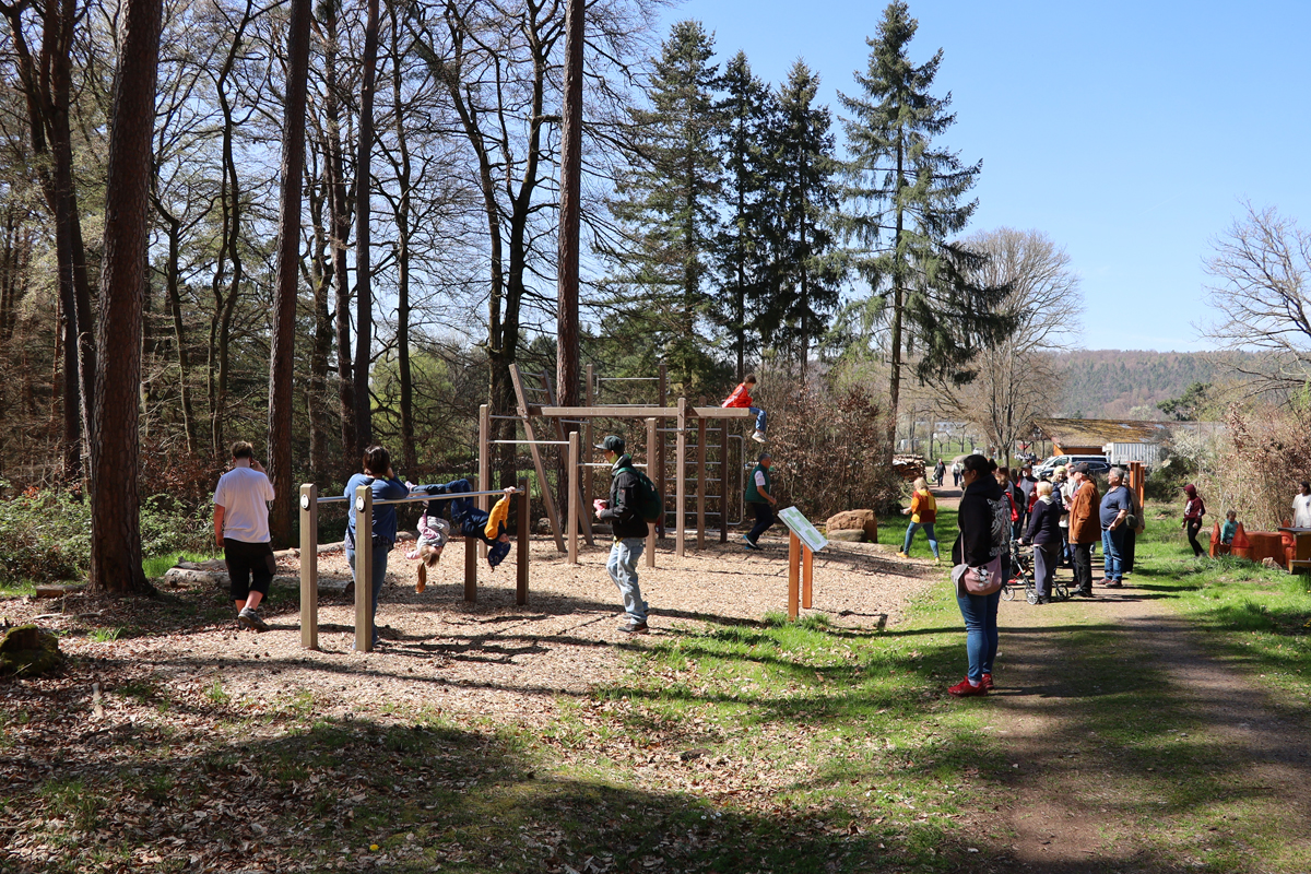 mehrgenerationenweg-aschberg-eroeffnung-sattelmuehle-stiftung